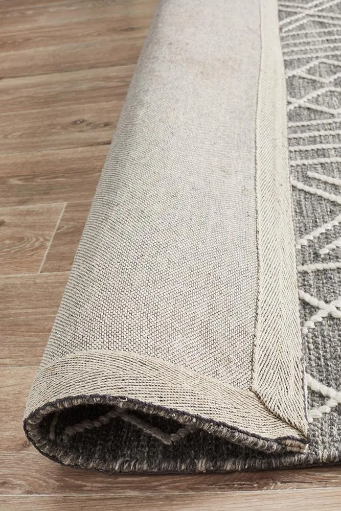 Armita  Hand loomed Wool Rug Silver Grey