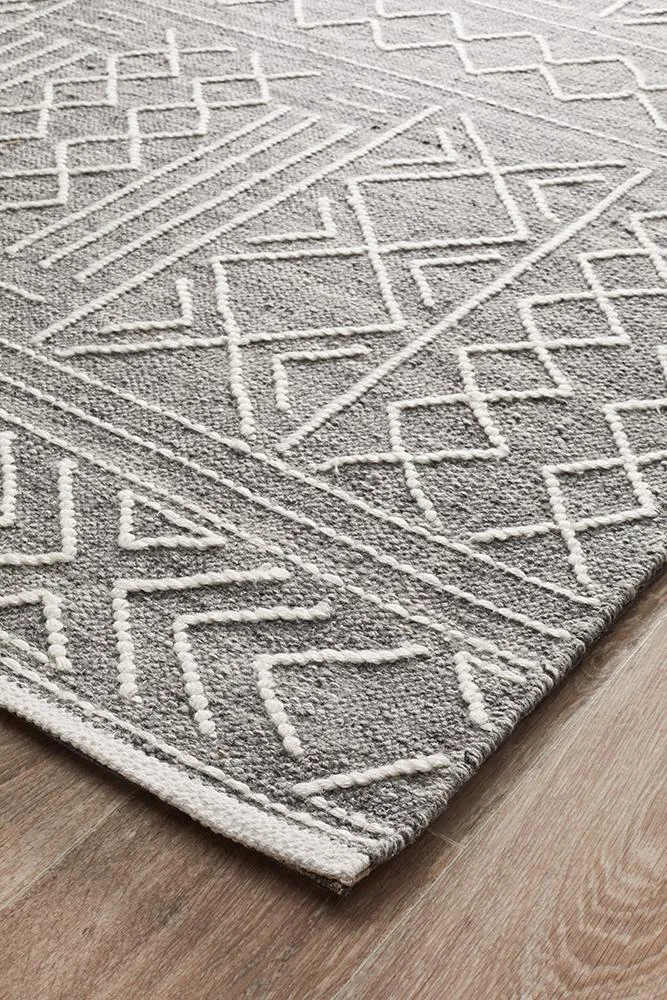 Armita  Hand loomed Wool Rug Silver Grey