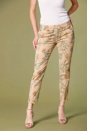 Jaqueline Curvie women's chino capri pants in cotton with flower print curvy