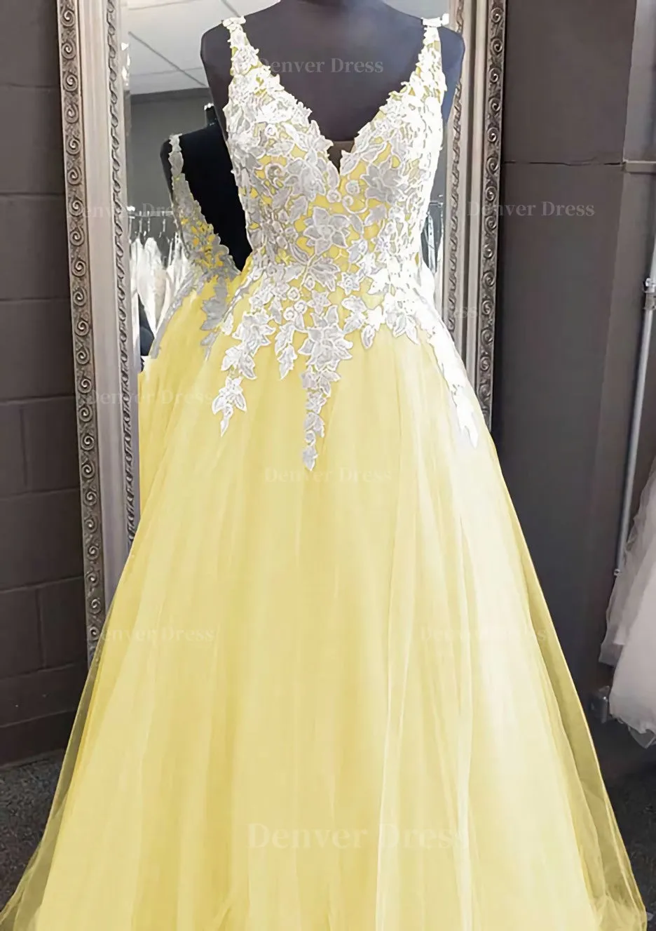 Princess V Neck Long/Floor-Length Tulle Prom Dress With Appliqued Lace