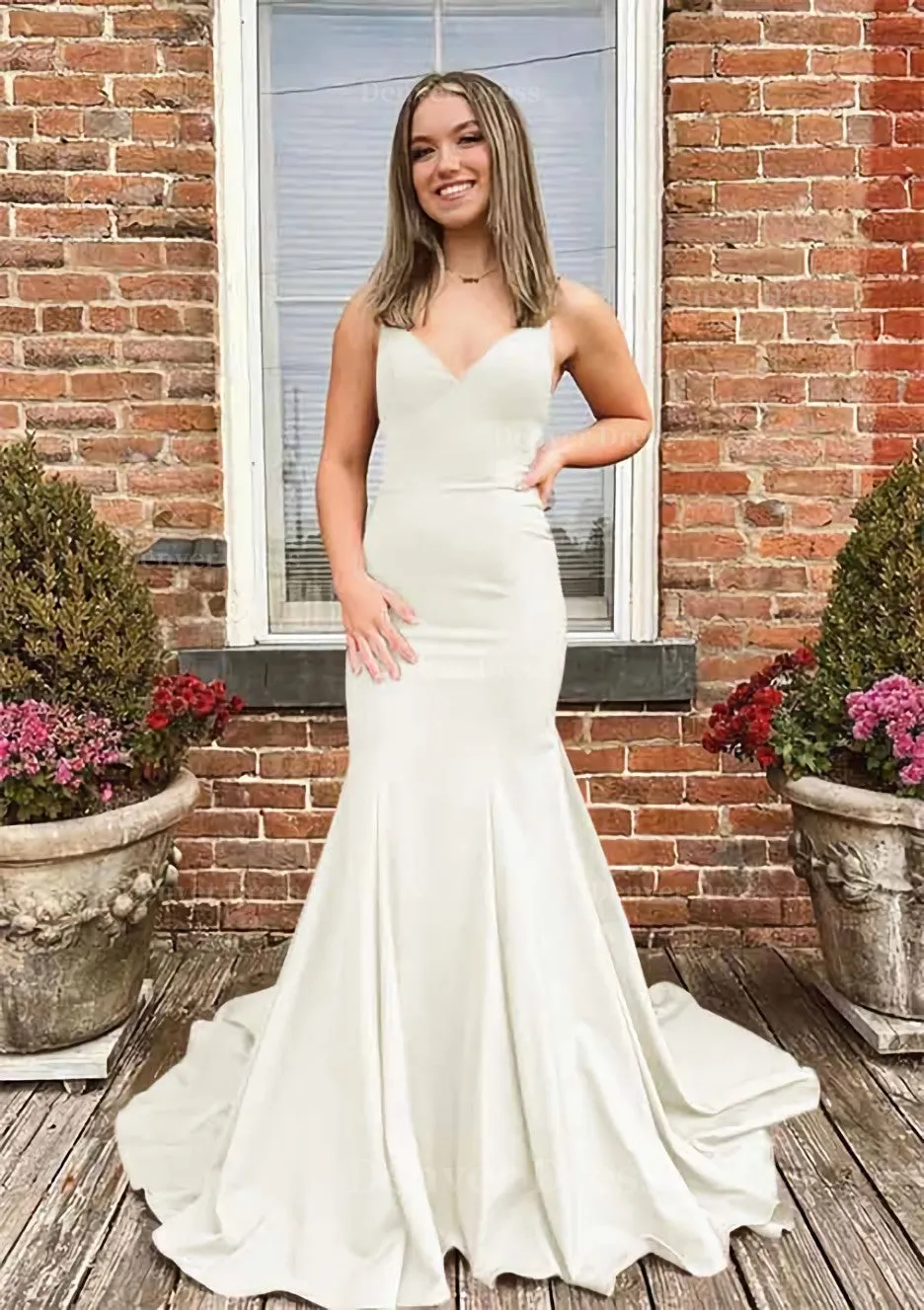 Trumpet/Mermaid V Neck Spaghetti Straps Sweep Train Satin Prom Dress