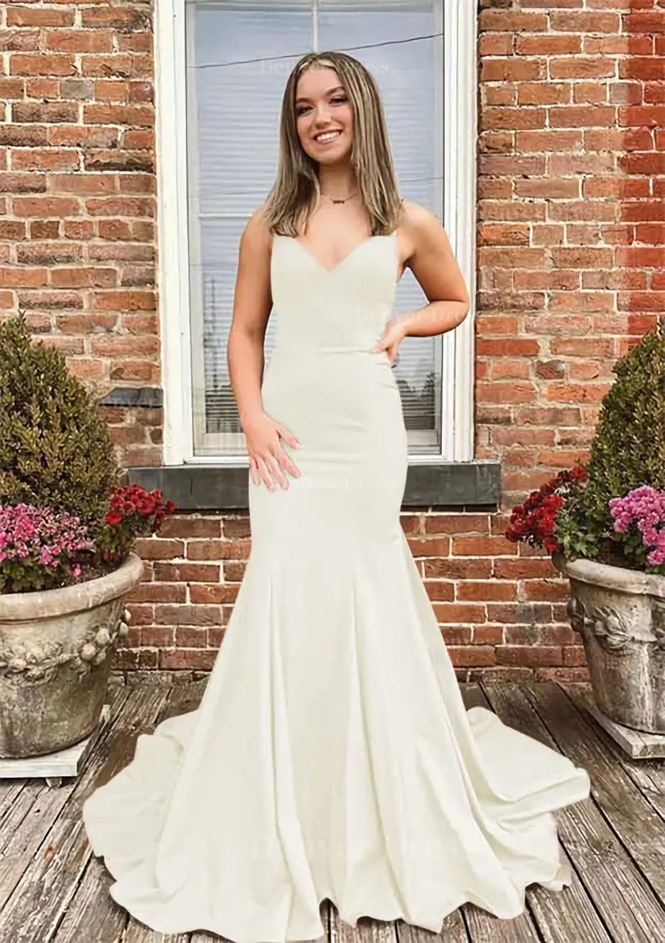 Trumpet/Mermaid V Neck Spaghetti Straps Sweep Train Satin Prom Dress